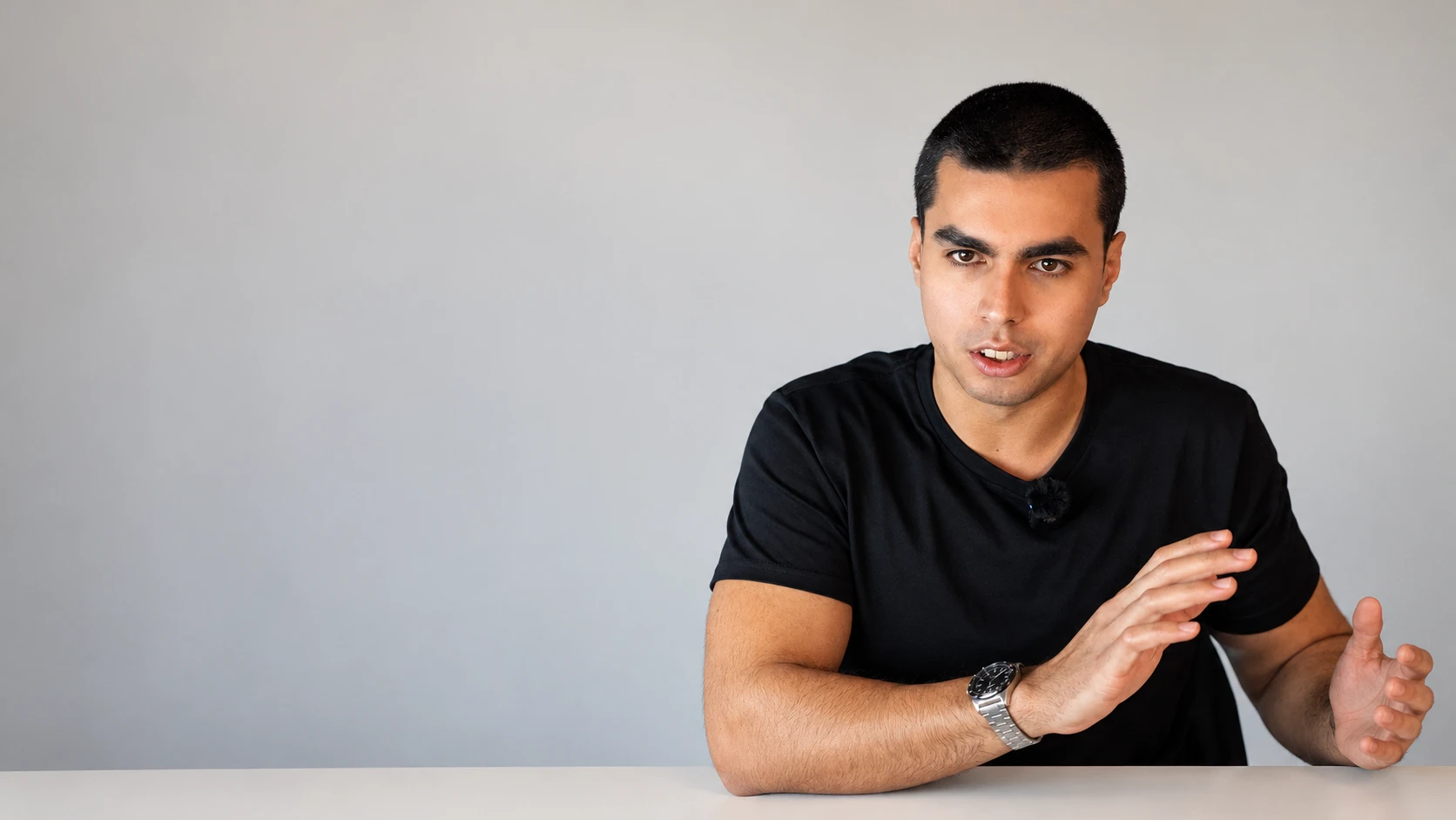 João Batista, da TNB Consulting, à mesa numa conversa de trabalho